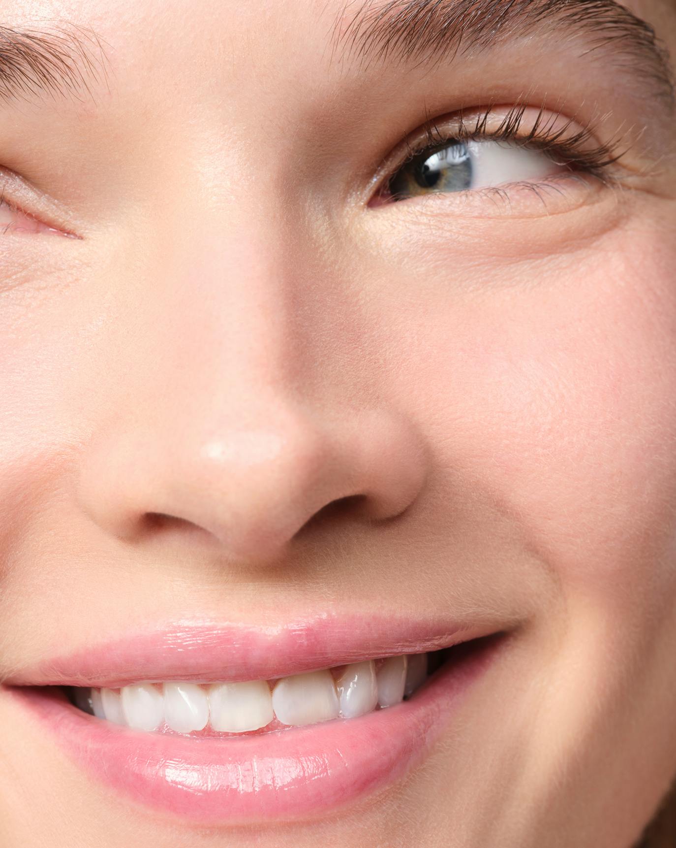 Barbara wears Banana Pudding Balm Dotcom.